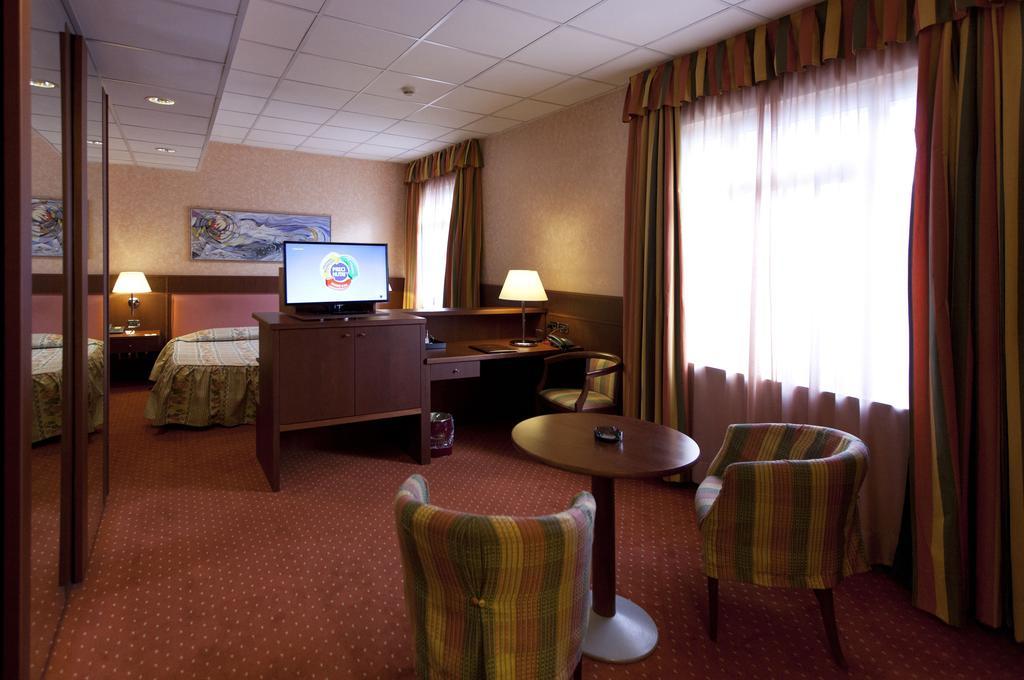 Palace Hotel Moderno Pordenone Room photo